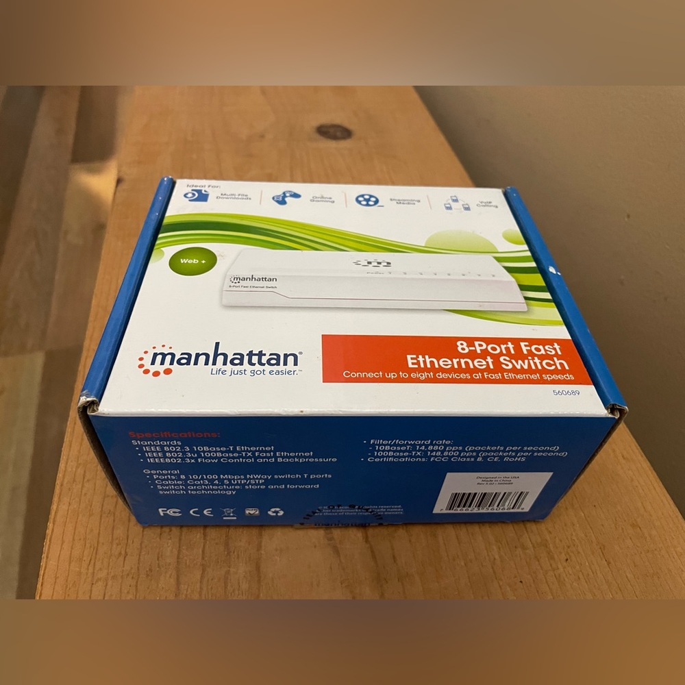 Manhattan 8-Port Fast Ethernet Switch 560689 PC or Mac - NEW Factory Sea…